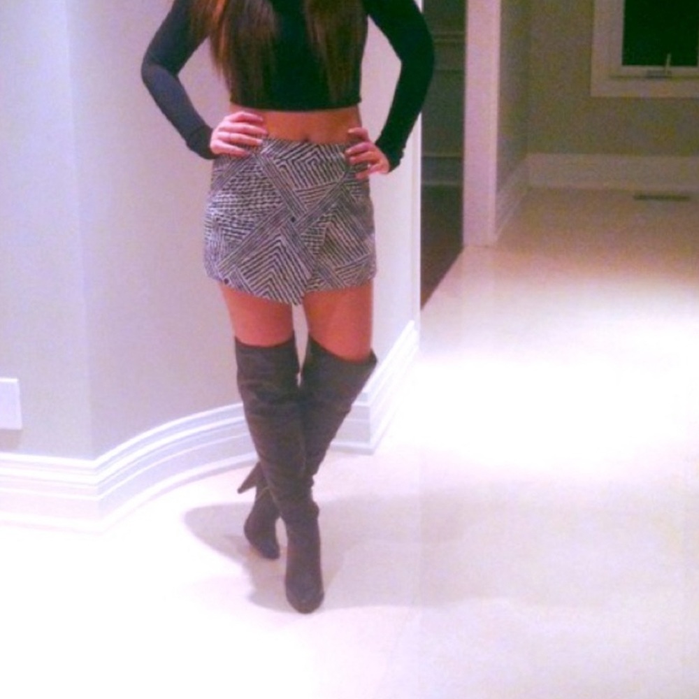 BCBG OVER THE KNEE BLACK LEATHER BOOTS!